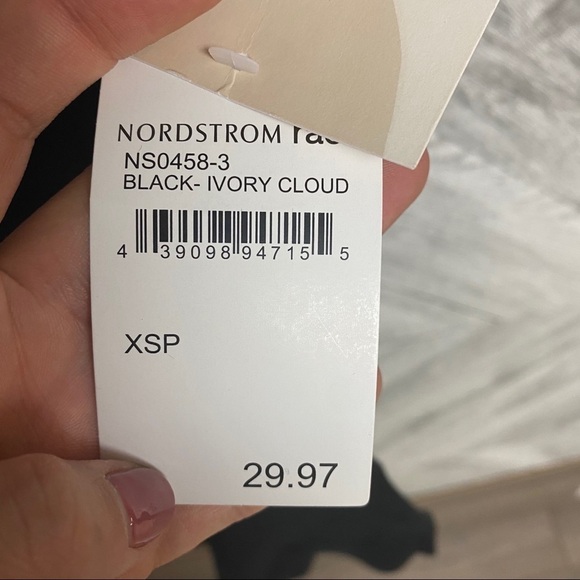 14th & Union | Colorblock Pullover Sweater Ivory - Picture 4 of 6